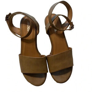 SODA Wedge Sandals Taupe Ankle Strap Buckles New No Box 10 Heel 4” Neutral